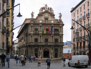 La plaza del Ayuntamiento, por donde pasan los encierros de Pamplona.
