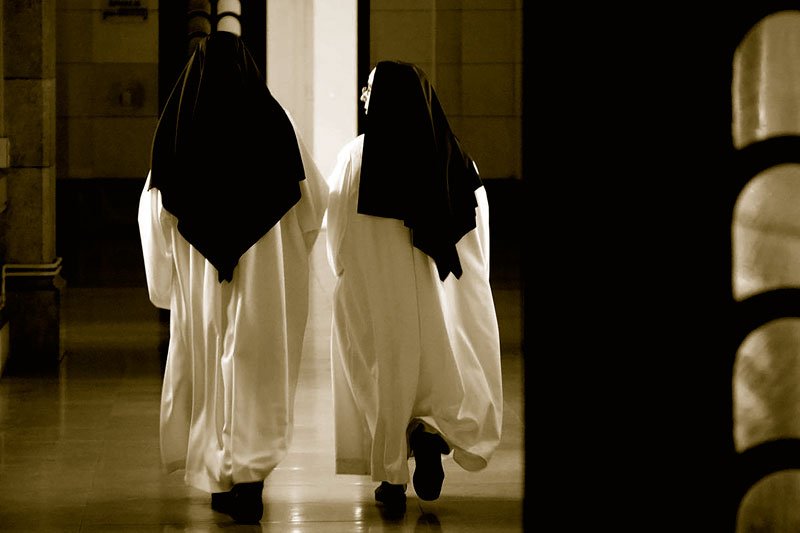 Colágeno, vino y bendiciones. 1 MOnjas---1