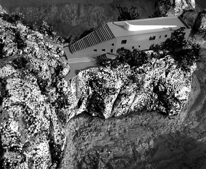 Una contradicción llamada Malaparte. 5 Colgada del acantilado de Punta Masullo, en Capri, la casa Malaparte responde a las inquietudes y anhelos de su característico propietario.