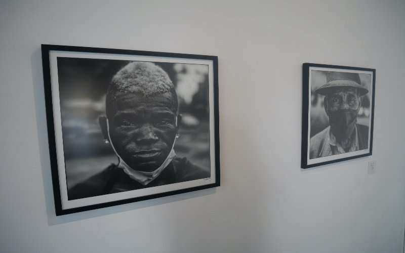 ‘Mantra’, un libro con rostros fugaces de la pandemia 1 Mantra