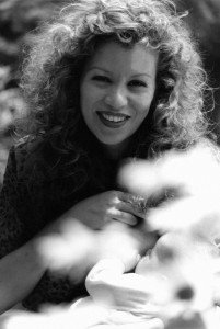 Homenaje a Martha Ormaza 3 Martha con su hija en brazos.