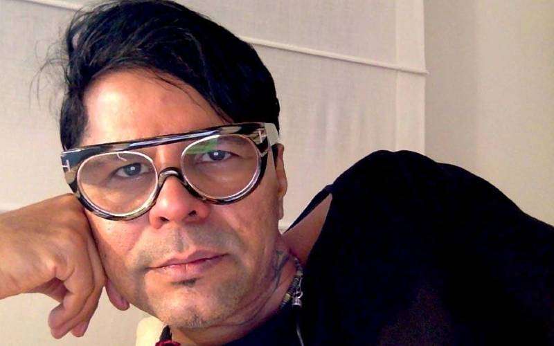 Efraim Medina Reyes: "escribir no te cura, pero te acompaña" 1 Efraím Medina Reyes