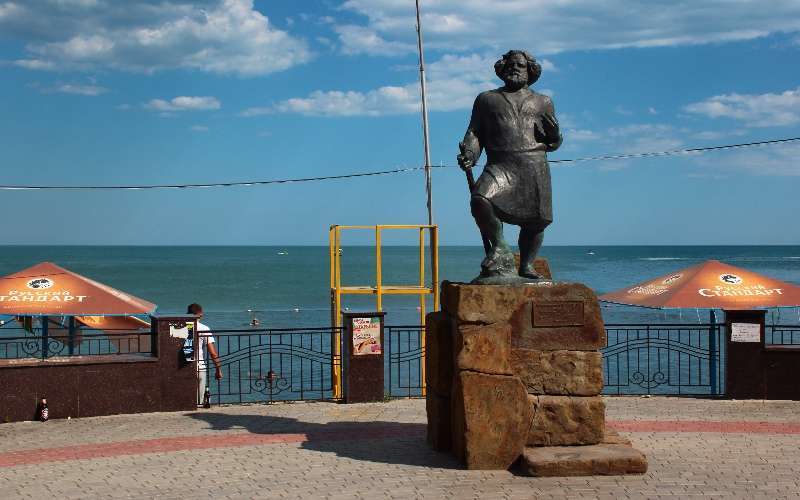 El máximo poeta ruso en tiempos de guerra, Maximilián Voloshin 1 Monumento a Maximilian Voloshin 1