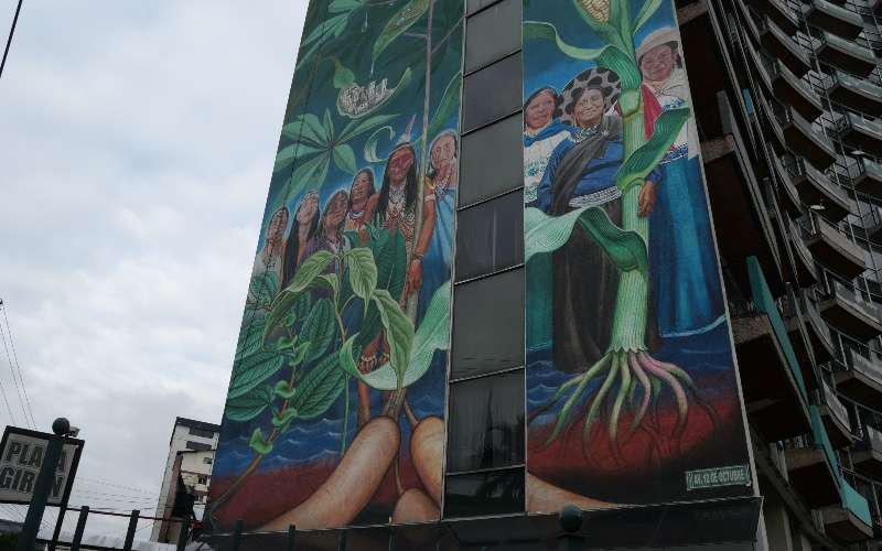 Murales y coloridas reflexiones femeninas 10 Murales Mujeres tres 1