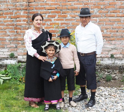 Samuel Ortega. Familia es familia. 4 Toa Ortega, Edwin Vacacela y sus hijos.