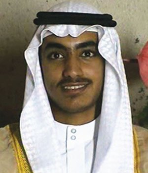 “Elegidos para la gloria” 1 Hamza bin Laden, hijo del extinto líder de Al Qaeda, Osama bin Laden. Estados Unidos, desde marzo de 2019, le habían puesto precio a su cabeza: $ 1 millón. Además, el gobierno de Arabia Saudita le despojó de la nacionalidad, por lo que en el momento de su muerte Hamza bin Laden era oficialmente un apátrida. De sus restos no se sabe nada, aunque se supone que, al igual que los de su padre, fueron arrojados al mar.