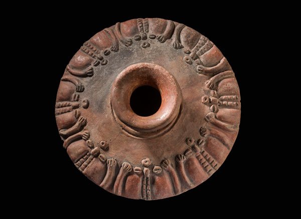 Un viaje al presente con animales precolombinos. 2 Botella con decoración de cangrejos. Cultura Chorrera (1000-300 a. C.). Cerámica.