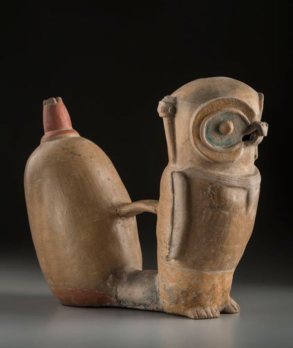 Un viaje al presente con animales precolombinos. 4 Botella silbato con forma de búho. Cultura Chorrera (1000-300 a. C). Cerámica.