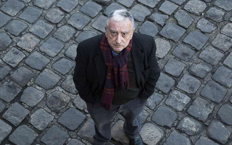 <em>Crematorio</em> 1 Escritor libro Crematorio.