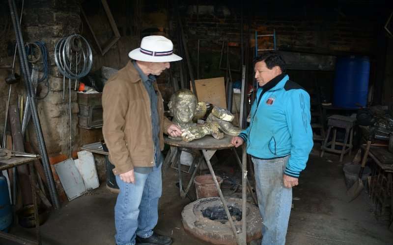 Sixto Durán Ballén bañado en bronce 1 Sixto Durán Ballén