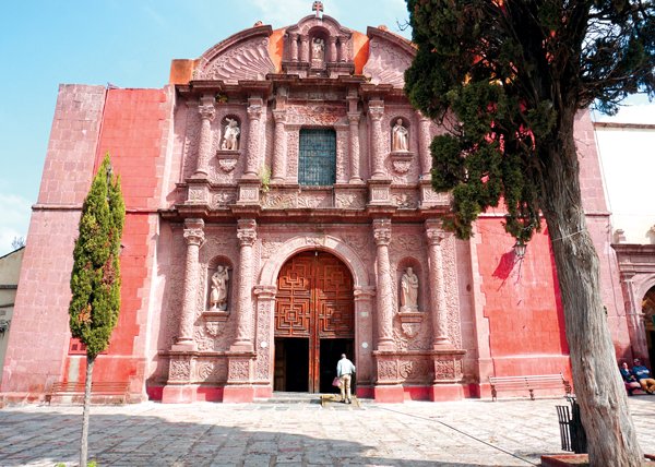 Tortillas con mezcal. 6 Oratorio San Felipe Neri, en San Miguel de Allende, ciudad que los gringos adinerados convirtieron en su refugio.