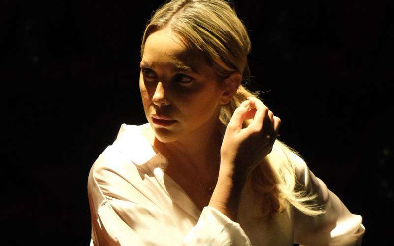 Erika Vélez: “A veces siento que soy mi propio infierno” 2 Velez2 1