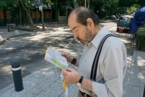 Vladimiro Rivas: nuestro hombre en el DF 2 Vladimiro-viendo-mapa