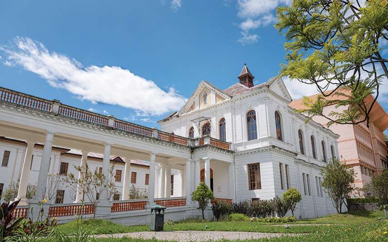Los tesoros de la Biblioteca Nacional Eugenio Espejo 1 Biblioteca Nacional Eugenio Espejo.