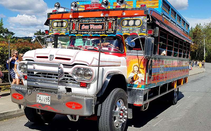 Par de esmeraldeñismos 1 La palabra ranchera es un esmeraldeñismos.