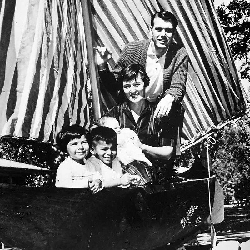 <em>La chica de la foto</em>, el inicio de un género literario y un gran escritor 1 Earle y Rhoda Brooks Cuerpo de Paz.