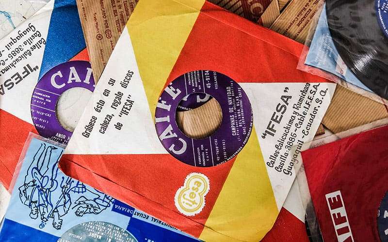 Un nieto, su abuelo y la música de Caife 1 discos acetato caife