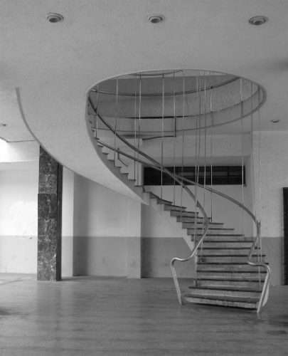 Arquitectura: el edificio de la facultad de Economía de la UCE 1 edificio Facultad de Economia UCE