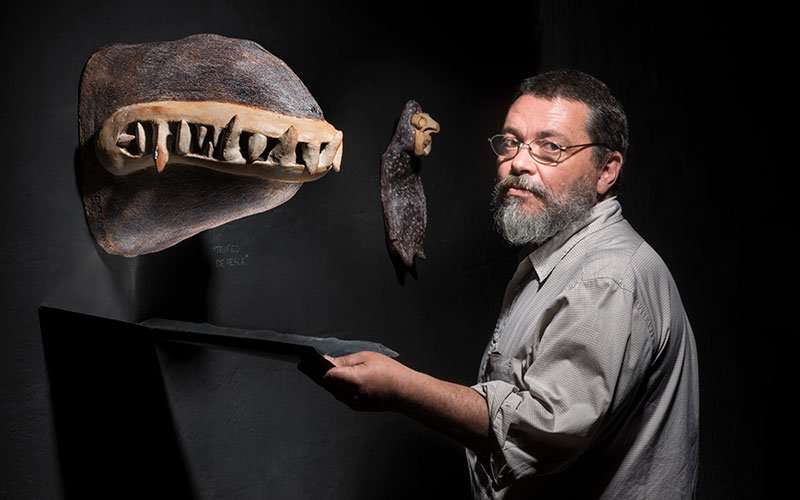 Los extraños seres de Enrique Vásconez 1 Enrique Vásconez