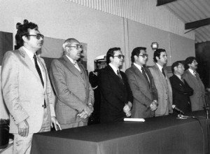 César Robalino medio siglo en el área de candela. 5 Entre otros, segundo de la izquierda, Carlos Feraud Blum, ministro de Gobierno; luego César Robalino, ministro de Recursos Naturales; el presidente Jaime Roldós; Xavier Vidal, su secretario privado y el canciller Alfonso Barrera.