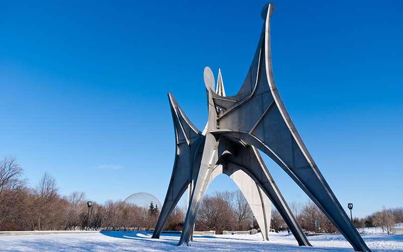Alexander Calder: circo, móviles y grandes esculturas 1 “El hombre”, escultura de Calder, parque Jean-Drapeau, Montreal, Canadá, 1967.