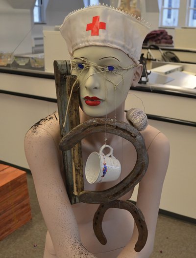 Cathy Wilkes desde el espacio y el silencio. 1 galería-1