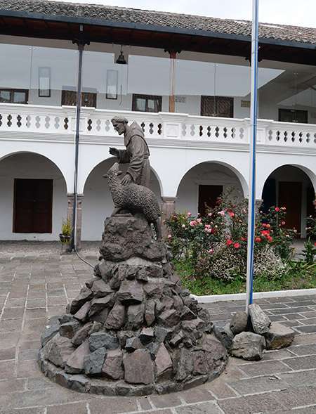 interior iglesia canta clara despues 1