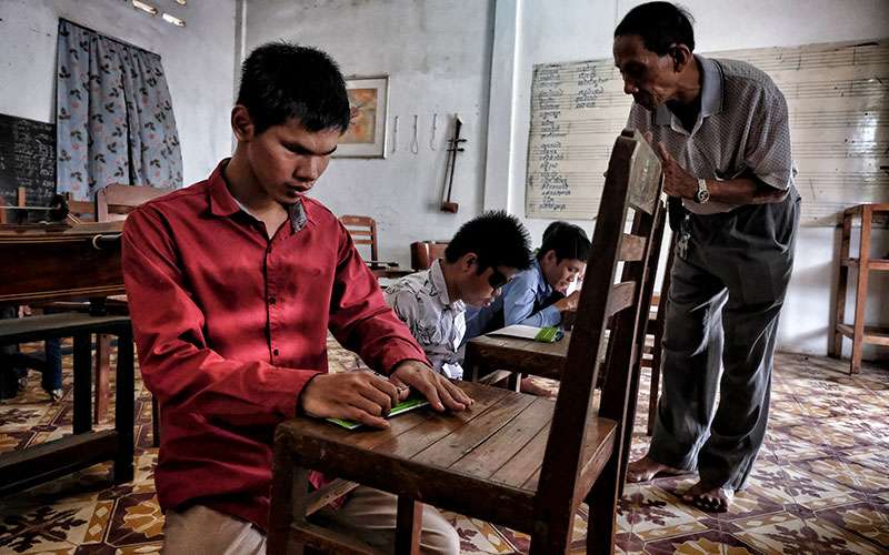 Música que resurge de la oscuridad 1 Músicos ciegos en Camboya.