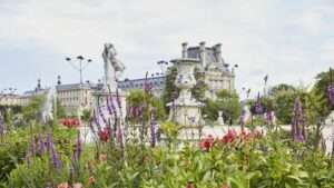 Amapolas en el Louvre 2 kenzo se cuela en el museo del louvre para convertirse en su mecenas aromatico