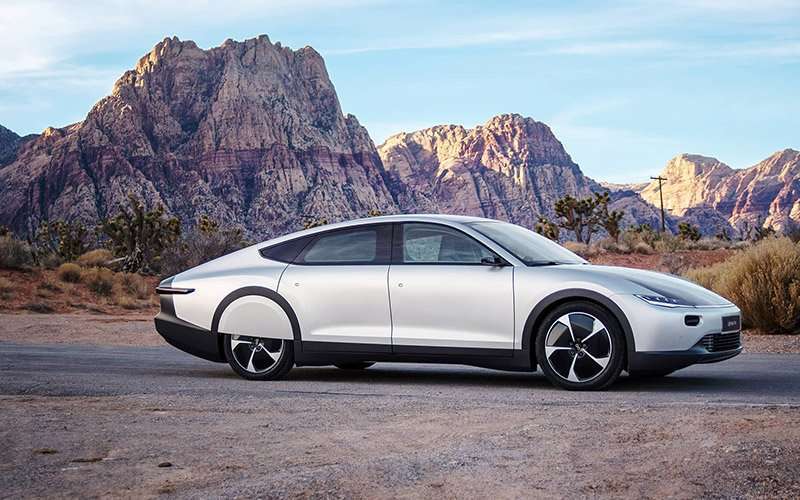 Llegó la hora de conducir con energía solar 3 lightyear 1