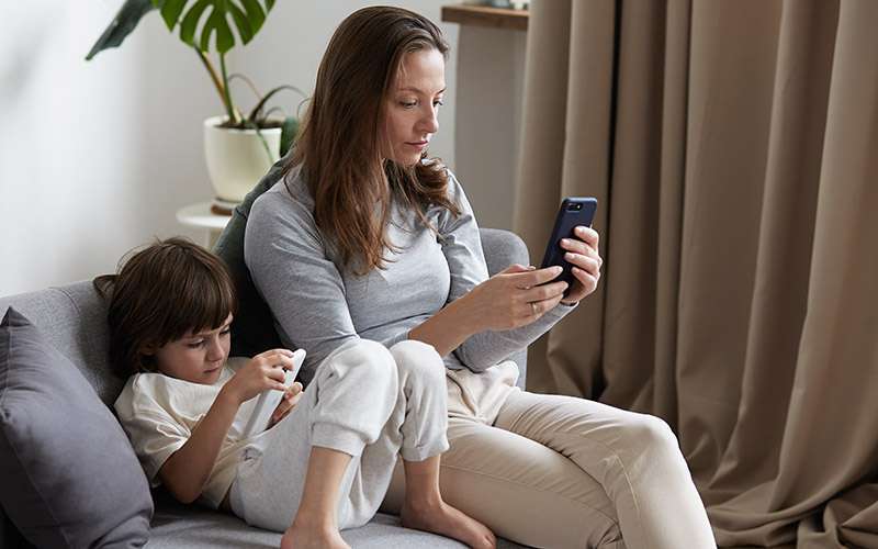 ¿Quiere estimular el cerebro de su hijo? 1 madre celular hija 1