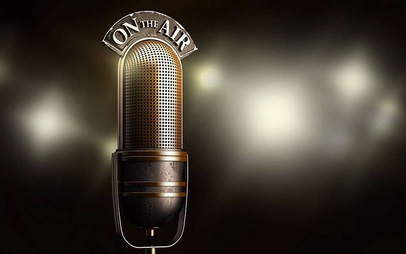 Y se hizo la radio en Guayaquil 1 microfono antiguo 1