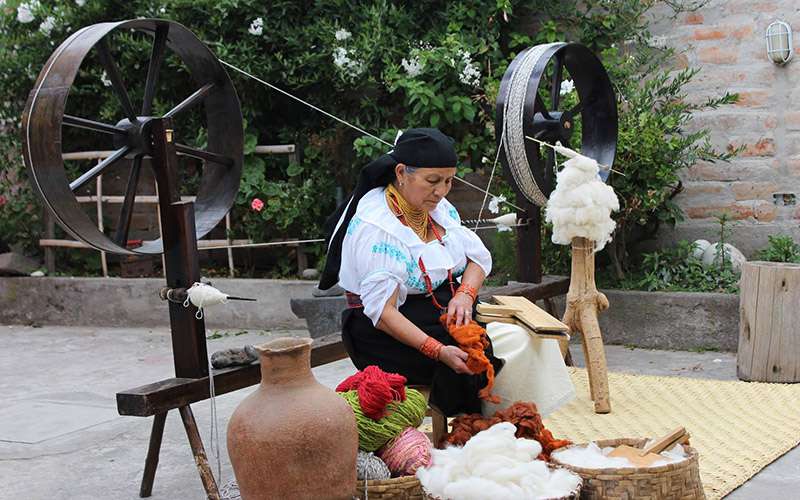 Llegó la hora de revalorizar y celebrar la moda andina 1 Desde hace siglos, el mundo andino ha tenido su propia concepción de lo textil y del diseño, solo que no lo hemos valorado como se merece.