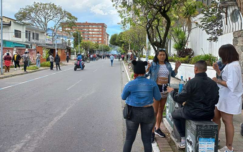 Un oasis trans entre el gas lacrimógeno de junio 1 Mujeres trans en el paro nacional.