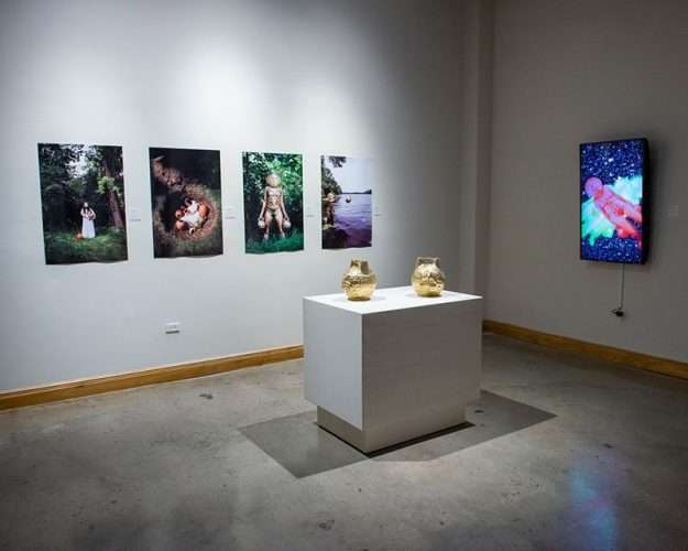 <em>Uncovered Spaces,</em> arte e identidad en femenino 7 Exposición Uncovered Spaces.