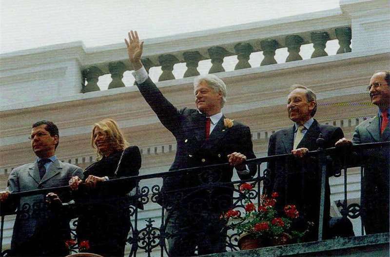 “Si se caía Noboa, yo me caía con él” 3 Pedro Pinto con Bill Clinton.