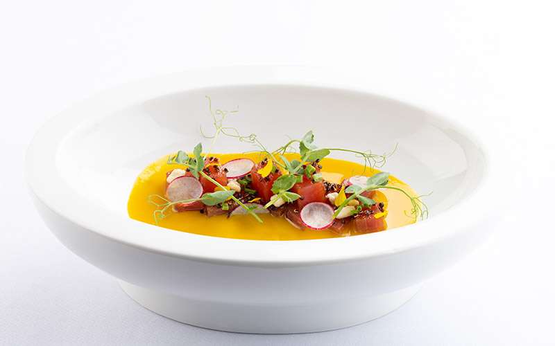 Zazu pisa firme en la cocina de autor 1 restaurante Zazu 1