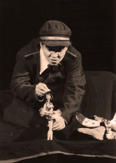 Nixon García: la función debe continuar. 2 La Trinchera, 1993. El zaguán del aluminio. Dirección, Arístides Vargas.