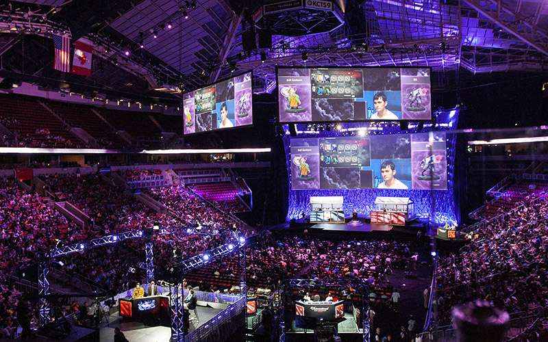 Nacieron, jugaron, crecieron. Y siguen jugando 1 Los torneos de videojuegos comenzaron en 1999 para reconocer los juegos destacados, sus diseñadores y las empresas que los diseñan. Hoy generan miles de asistentes y millones de dólares.