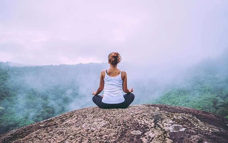 “Depresión sonriente”: los peligros de estar bajo mínimos y parecer feliz 2 yoga 4